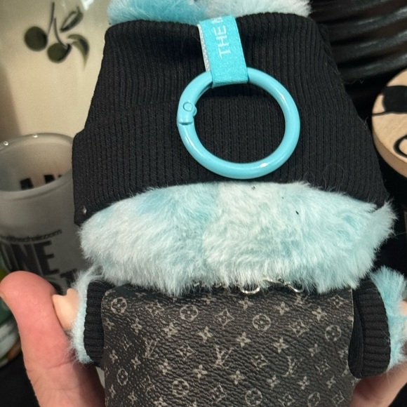 Authentic Labubu Collectible Figure With Louis Vuitton x Pop Mart Designer –Rare - Picture 4 of 4